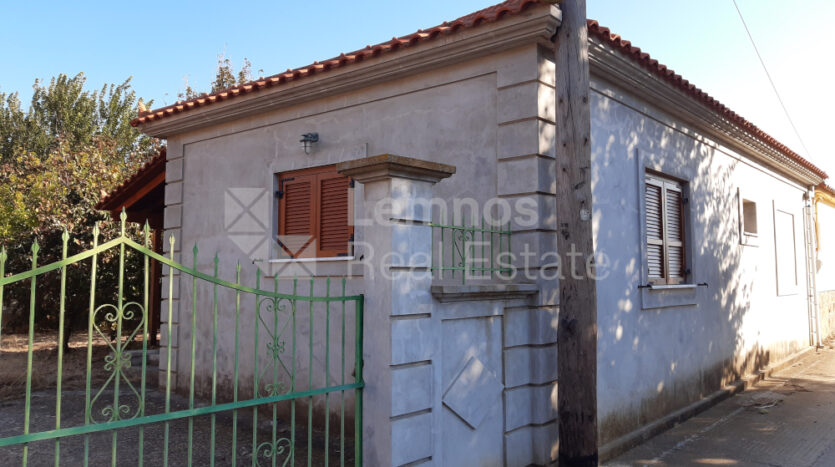 Three detached houses in Livadochori