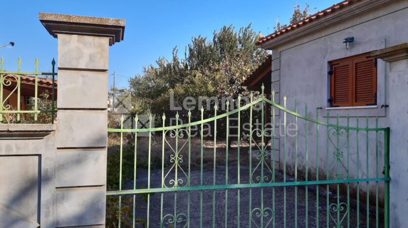 Three detached houses in Livadochori