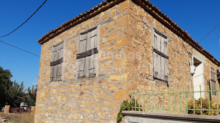 Three detached houses in Livadochori